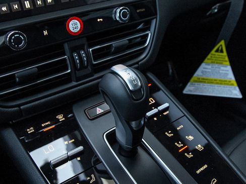 Certified 2023 Porsche Macan AWD/4WD image 16