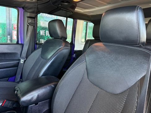 Used 2016 Jeep Wrangler Unlimited Sahara image 18