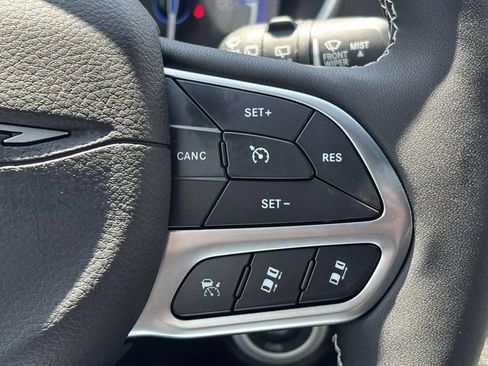 New 2027 Chrysler Pacifica Select FWD image 24