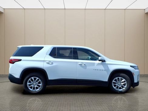 Used 2023 Chevrolet Traverse LS w/ Safety Package FWD image 5