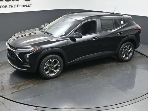 New 2026 Chevrolet Trax LT w/ Sunroof Package FWD image 22