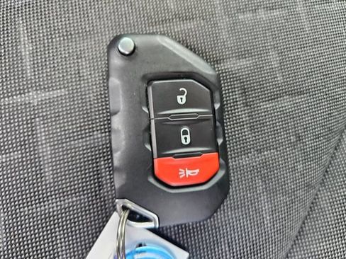 Used 2024 Jeep Gladiator Mojave w/ Steel Bumper Group AWD/4WD image 29