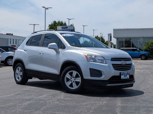 Used 2016 Chevrolet Trax LT FWD image 2