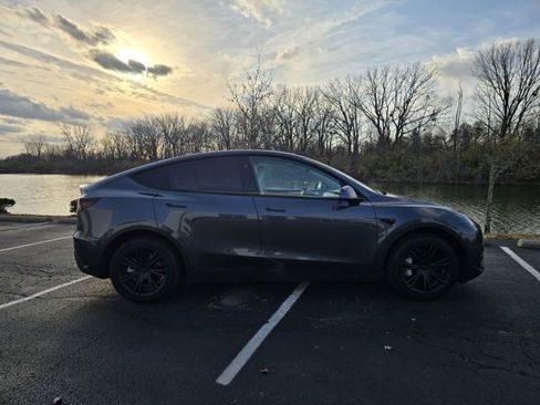 Used 2023 Tesla Model Y 2WD image 6