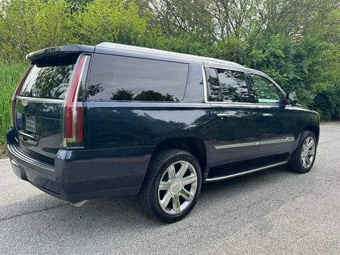 Used 2019 Cadillac Escalade ESV Premium Luxury AWD/4WD image 5