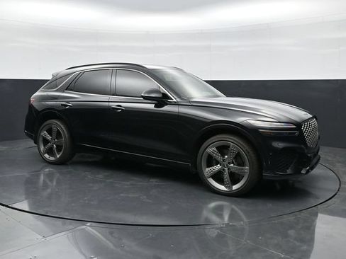Used 2023 Genesis GV70 3.5T Sport w/ Sport Prestige Package AWD/4WD image 3