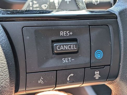 Used 2023 Nissan Rogue SV AWD/4WD image 14