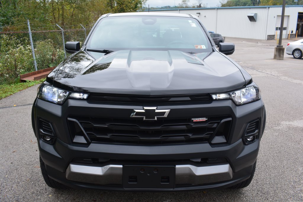 Used 2023 Chevrolet Colorado Trail Boss AWD/4WD image 2