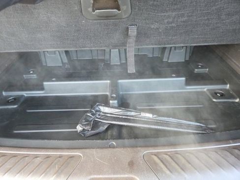 Used 2022 Chevrolet Suburban LT image 50