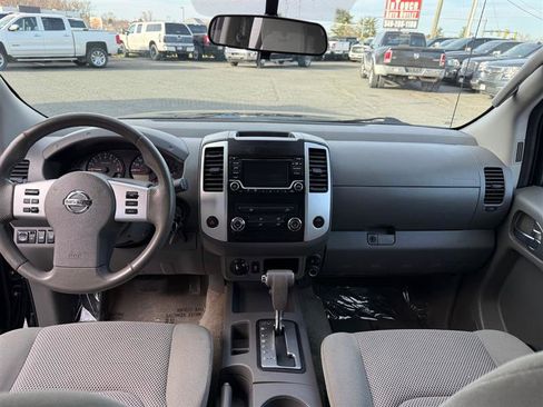 Used 2018 Nissan Frontier SV image 25