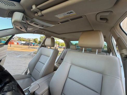Used 2014 Mercedes-Benz E 350 Sedan image 25