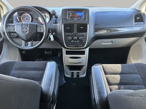 Used 2020 Dodge Grand Caravan SE w/ UConnect Hands-Free Group image 12