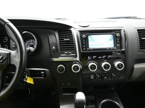 Used 2018 Toyota Sequoia Limited w/ Safety & Convenience Package image 21