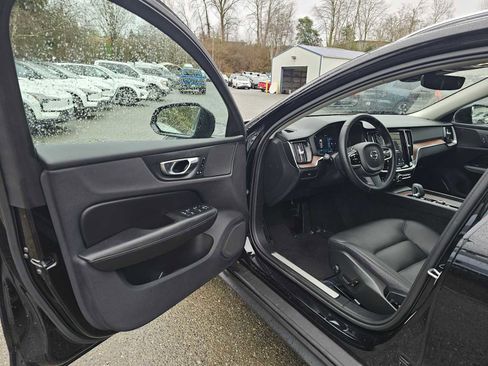 Certified 2025 Volvo V60 B5 Cross Country Plus image 22