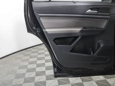 Used 2022 Volkswagen Atlas SE image 40