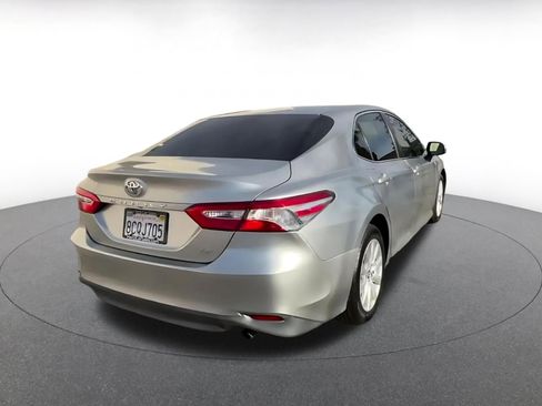 Used 2018 Toyota Camry LE image 15