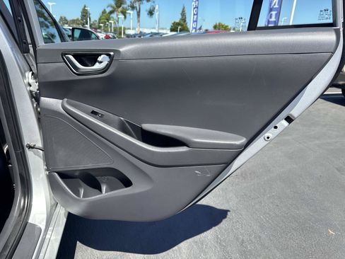 Used 2017 Hyundai Ioniq SEL FWD image 29
