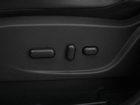 Used 2017 Ford C-MAX Titanium w/ Equipment Group 301A image 29