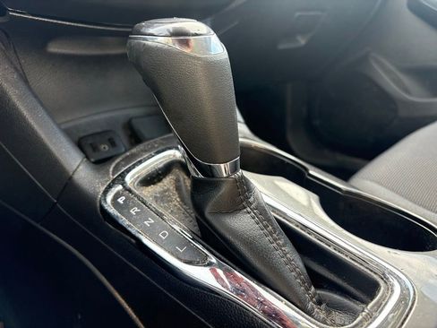 Used 2019 Chevrolet Cruze LS FWD image 23