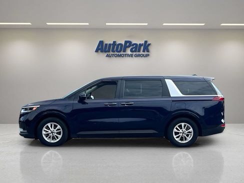 Used 2024 Kia Carnival LX FWD image 4