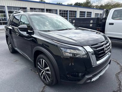Used 2025 Nissan Pathfinder Platinum w/ Cargo Package
