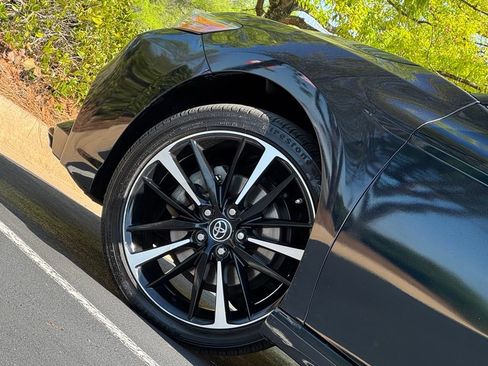 Used 2018 Toyota Camry XSE image 9