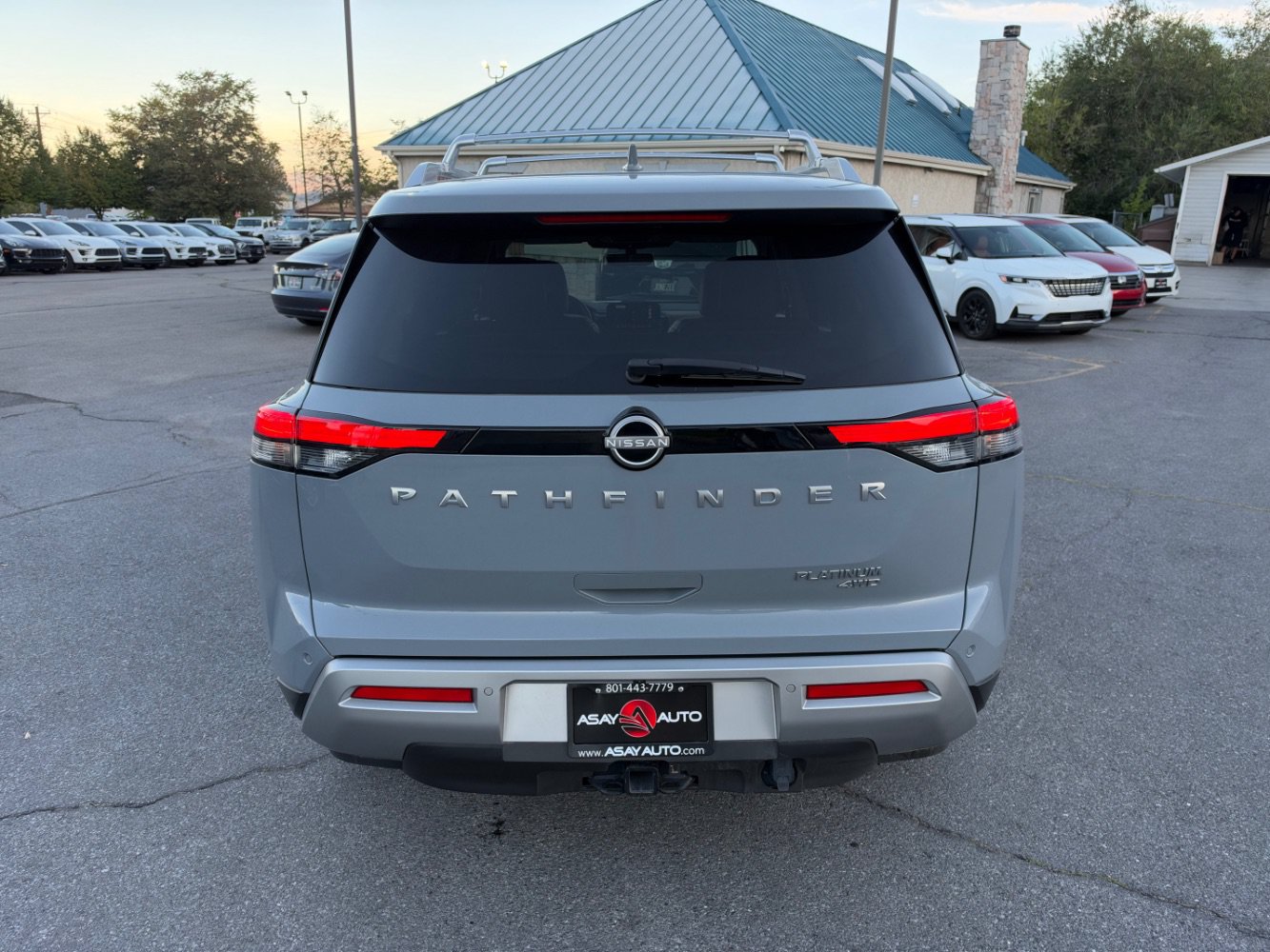 Used 2023 Nissan Pathfinder Platinum AWD/4WD image 4