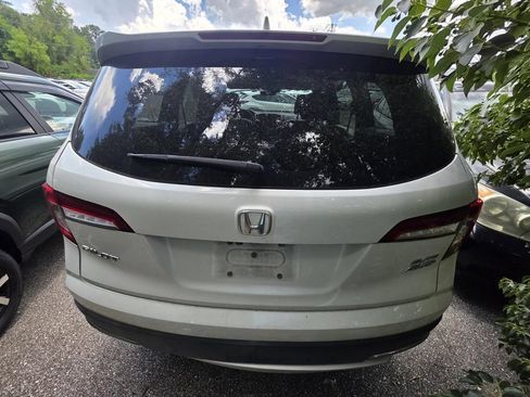 Used 2020 Honda Pilot Elite image 3