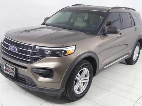 Used 2021 Ford Explorer XLT image 20