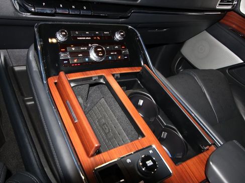 Used 2024 Lincoln Navigator L Reserve image 20