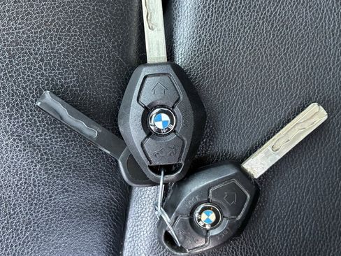 Used 2005 BMW Z4 2.5i image 11