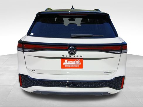 New 2026 Volkswagen Tiguan SE R-Line AWD/4WD image 4