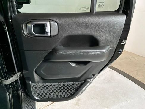 Used 2019 Jeep Wrangler Unlimited Sahara w/ Uconnect 4C Nav & Sound Group AWD/4WD image 15