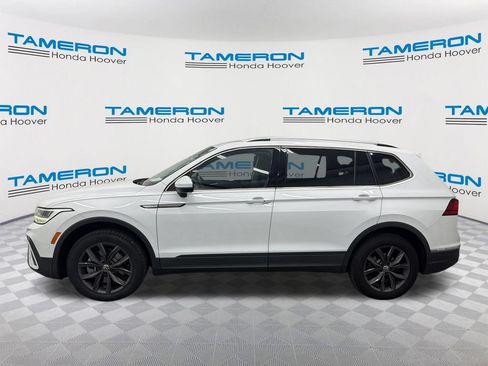 Used 2022 Volkswagen Tiguan SE FWD image 2