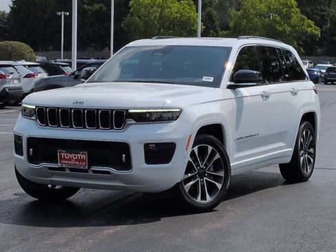 Used 2022 Jeep Grand Cherokee Overland AWD/4WD image 2