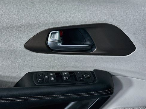 Used 2019 Chrysler Pacifica Touring-L FWD image 15