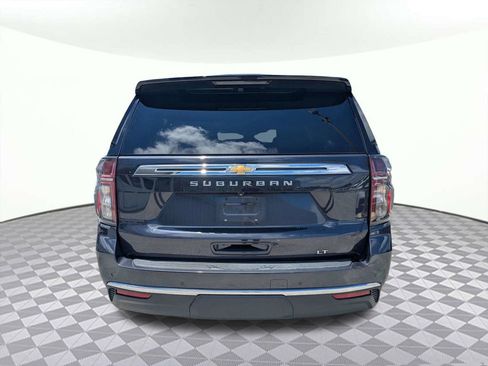 Used 2023 Chevrolet Suburban LT RWD image 4