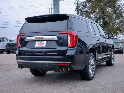 Used 2021 GMC Yukon XL Denali w/ Denali Premium Package image 5