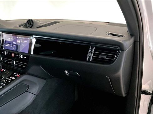 Used 2025 Porsche Macan image 23