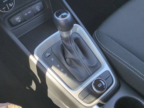 Used 2025 Hyundai Venue SEL FWD image 15