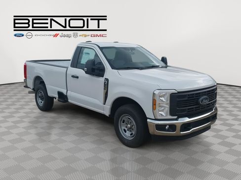 New 2026 Ford F250 XL w/ XL Chrome Package image 3