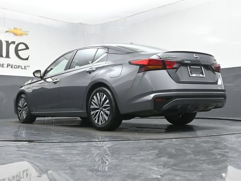 Used 2024 Nissan Altima 2.5 SV FWD image 5