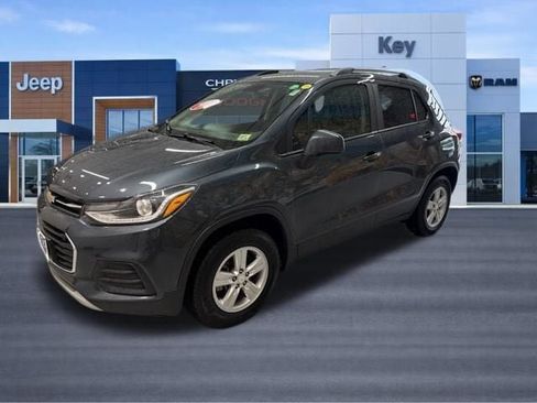 Used 2022 Chevrolet Trax LT w/ Driver Confidence Package AWD/4WD image 2