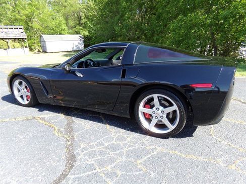 Used 2005 Chevrolet Corvette Coupe w/ Preferred Equipment Group RWD image 11