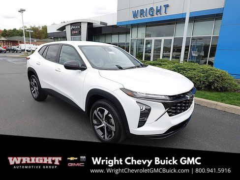 Used 2024 Chevrolet Trax RS w/ Driver Confidence Package image 1