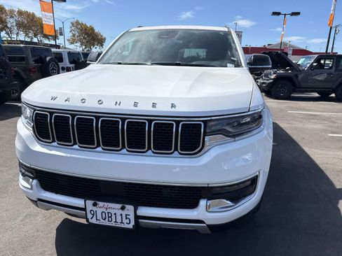 Used 2024 Jeep Wagoneer L Series II RWD image 3