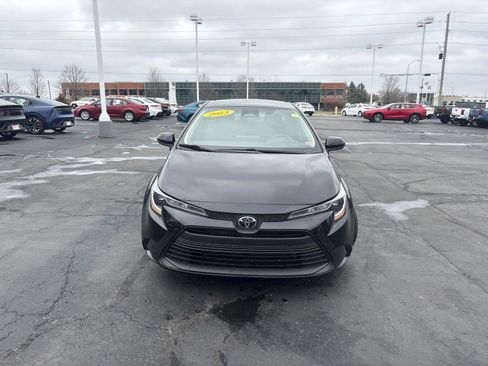 Used 2023 Toyota Corolla LE w/ LE Convenience Package image 2