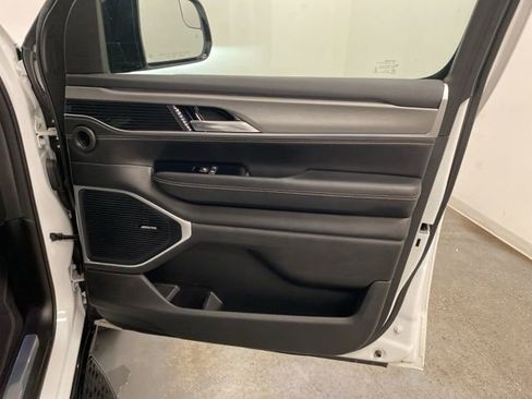 Used 2023 Jeep Wagoneer Series II AWD/4WD image 27