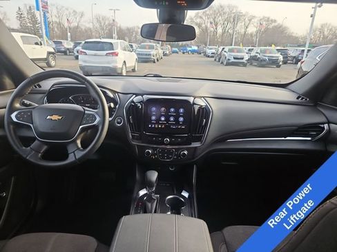 Used 2023 Chevrolet Traverse LT image 16