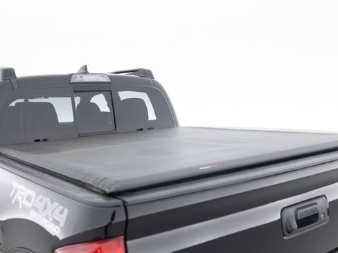 Used 2017 Toyota Tacoma TRD Off-Road w/ Tow Package (A/T) image 39